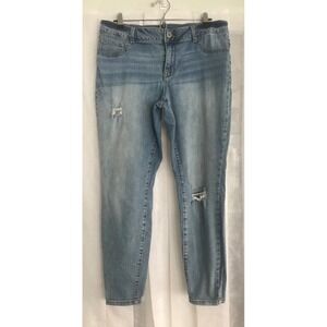 Maurices Womens Light Wash Distressed Skinny Jeans Size 14W REG Ripped Denim